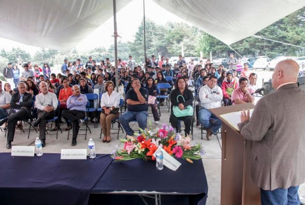 Necesitamos constituir seres comunitarios con capacidad de solidarizarse: Alejandro Vera