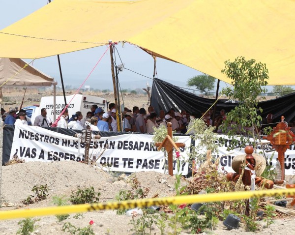 Ante presión de familiares de víctimas  inician exhumación de cuerpos en Tetelcingo