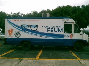 Apoya FEUM a estudiantes universitarios con beca de lentes