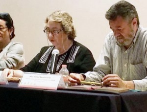Presentan investigadores universitarios libro sobre reconstrucción del tejido social