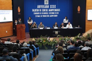 Entregan reconocimientos al Mérito Académico Agropecuario en aniversario de la FCA