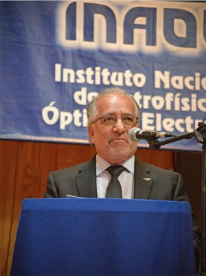 Participa Gustavo Urquiza en homenaje a investigador del INAOE