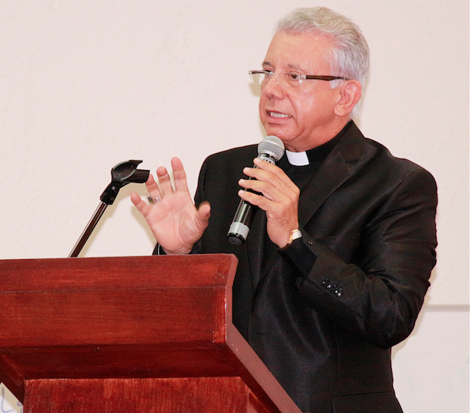 Imparte conferencia en la UAEM el Obispo de la Diócesis de Cuernavaca