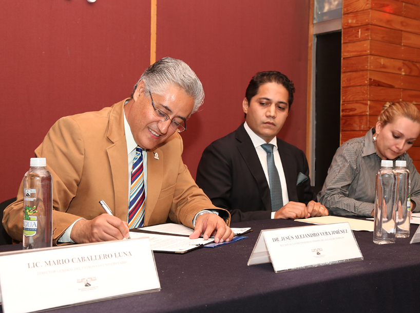 Signan convenio de colaboración UAEM y Farmapronto