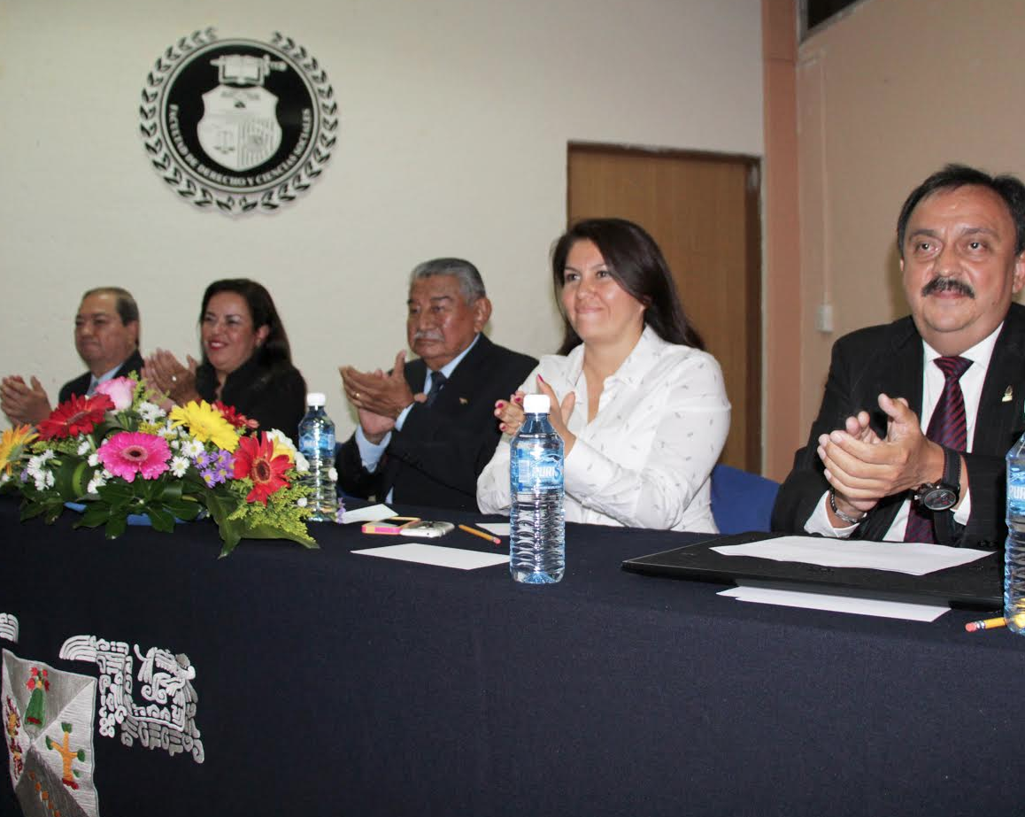 Jesús Vallejo Jiménez recibe homenaje en la UAEM
