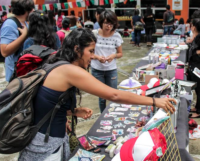 Realizan verbena cultural con motivo de las fiestas patrias en la UAEM