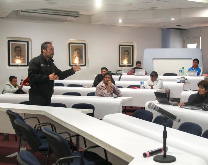 Imparten en UAEM a familiares de víctimas taller de identificación humana