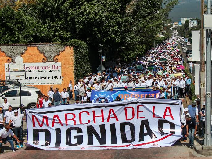 Participan miles de universitarios en la Marcha de la Dignidad