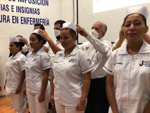 Rector encabeza ceremonia de imposición de cofia y fistol e inauguró laboratorios en la EES del Jicarero