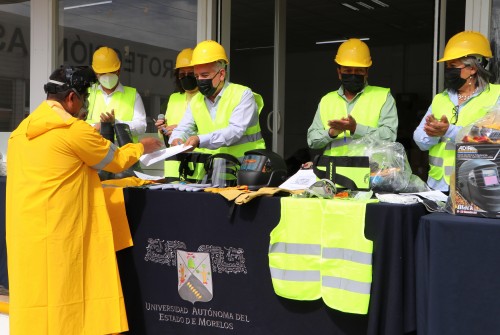 Entrega UAEM equipos de seguridad a trabajadores del Stauaem