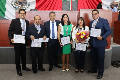 Otorgan reconocimientos a contadores públicos en su día