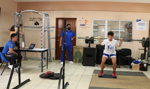Evalúa Facultad de Ciencias del Deporte rendimiento de atletas