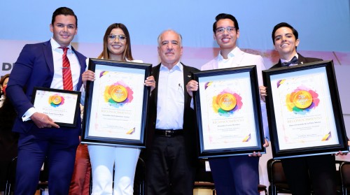Galardonan a estudiantes de la UAEM con el Premio Estatal de la Juventud 2022