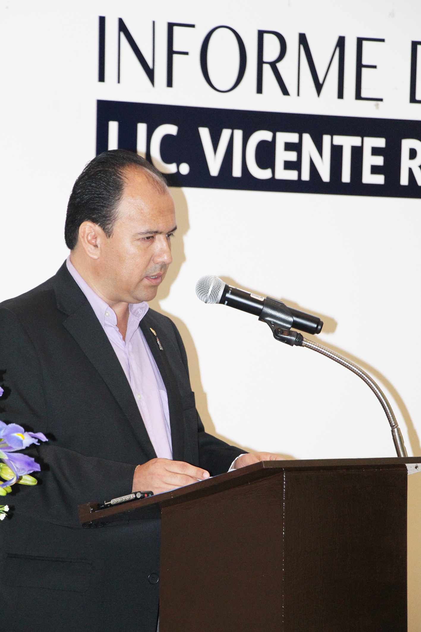 Rinde primer informe de actividades Director de la Escuela de Ciencias ...