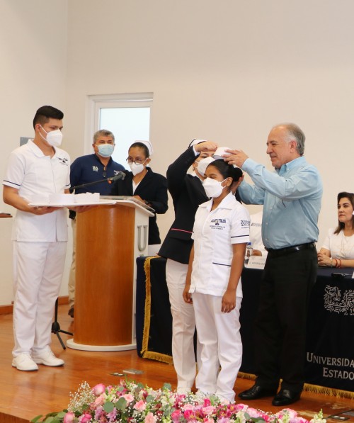 Destacan vocación de servicio de estudiantes de Enfermería