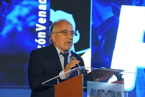 Llama rector a que estudiantes persigan sus objetivos de superación