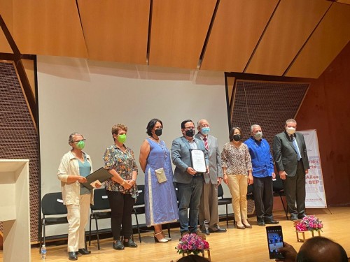 Reconocen trayectoria de académicos de la UAEM