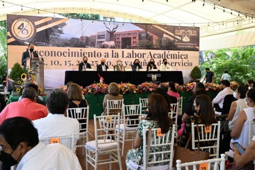 Reconocen labor de académicos universitarios de la UAEM