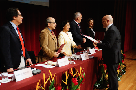 Investigador de la UAEM recibe premio Francisco de la Maza INAH 2015