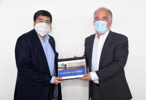 Director de la Facultad de Derecho entrega informe de actividades