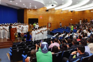 Realizan imposición de cofias a 100 estudiantes de la Facultad de Enfermería de la UAEM