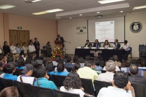 Tarea fundamental de universitarios develar la realidad: Alejandro Vera