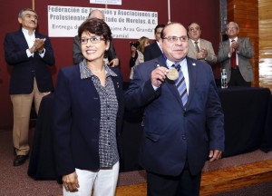 Entrega FECAP, Presea Jaime Arau Granda al mérito gremial