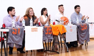 Entregan jerseys a equipos de futbol americano Venados UAEM
