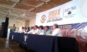 Administración central universitaria y SITAUAEM entregaron reconocimientos a docentes