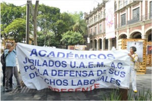 Jubilados académicos de la UAEM exigen liberar recursos