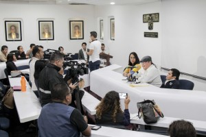 Universitarios con discapacidad interponen demandas contra el gobierno estatal