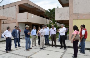 Evalúa daños y acuerda acciones, el rector Alejandro Vera con los directores de la región sur