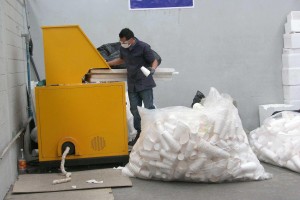 Investigadora de la UAEM desarrolla método de disolución de unicel desde desechos cítricos