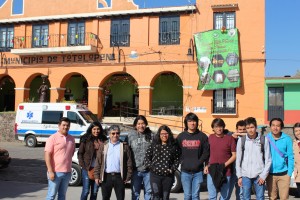 Estudiantes de la Licenciatura en Tecnología de la UAEM entregan juguetes en Totolapan
