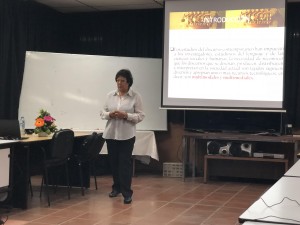 Investigadora colombiana imparte conferencia sobre el análisis del discurso en medios