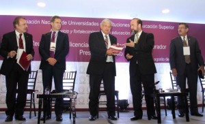 Presente rector de la UAEM en sesión extraordinaria de Anuies
